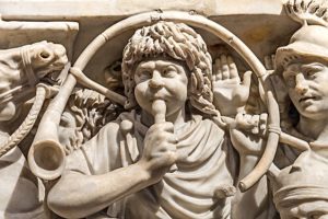 Cornicen sur le sarcophage Ludovisi représentant une scène de bataille opposant les Romains aux barbares - 3e siècle, Rome, Museo Nazionale Romano.