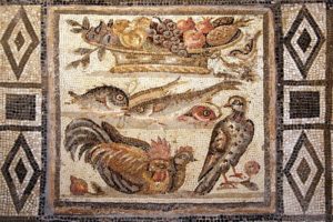 mosaîque romaine représentant des fruits, des poissons et des volailles